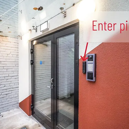 Airport-bus - 13 North - Comfort 4 * 塔林