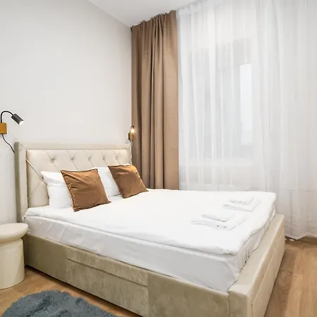 Airport-bus - 13 North - Comfort 4 塔林