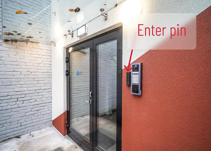 Airport-bus - 13 North - Comfort 4 * 塔林